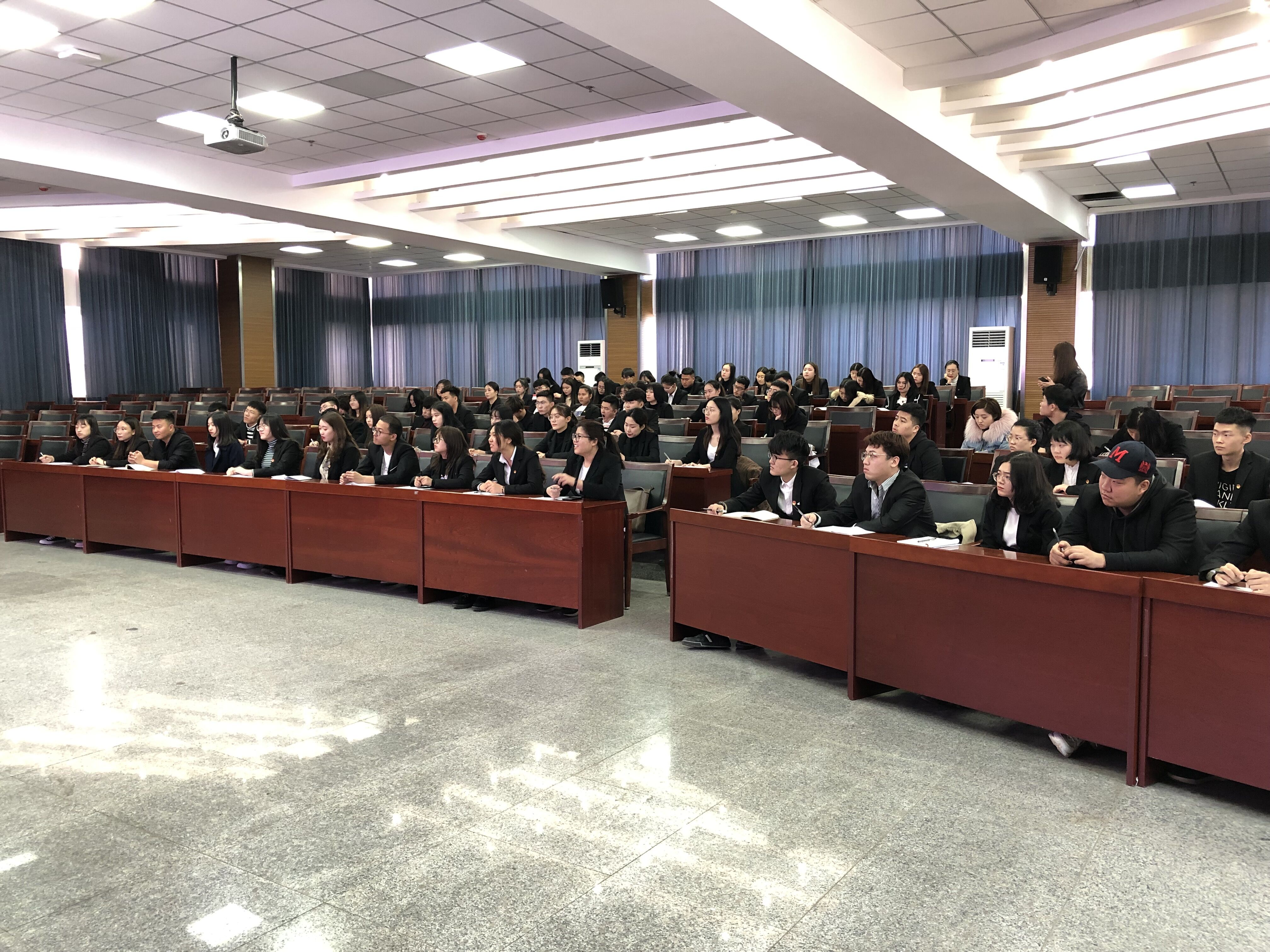 学校举办第四期青马工程班《习近平总书记青年工作思想》报告会